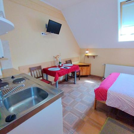 Burg Apartman Дьюла Екстер'єр фото