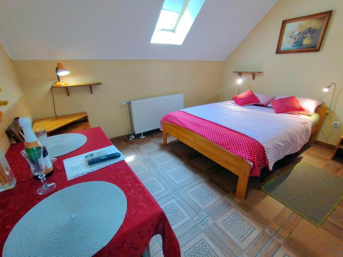 Burg Apartman Дьюла Екстер'єр фото