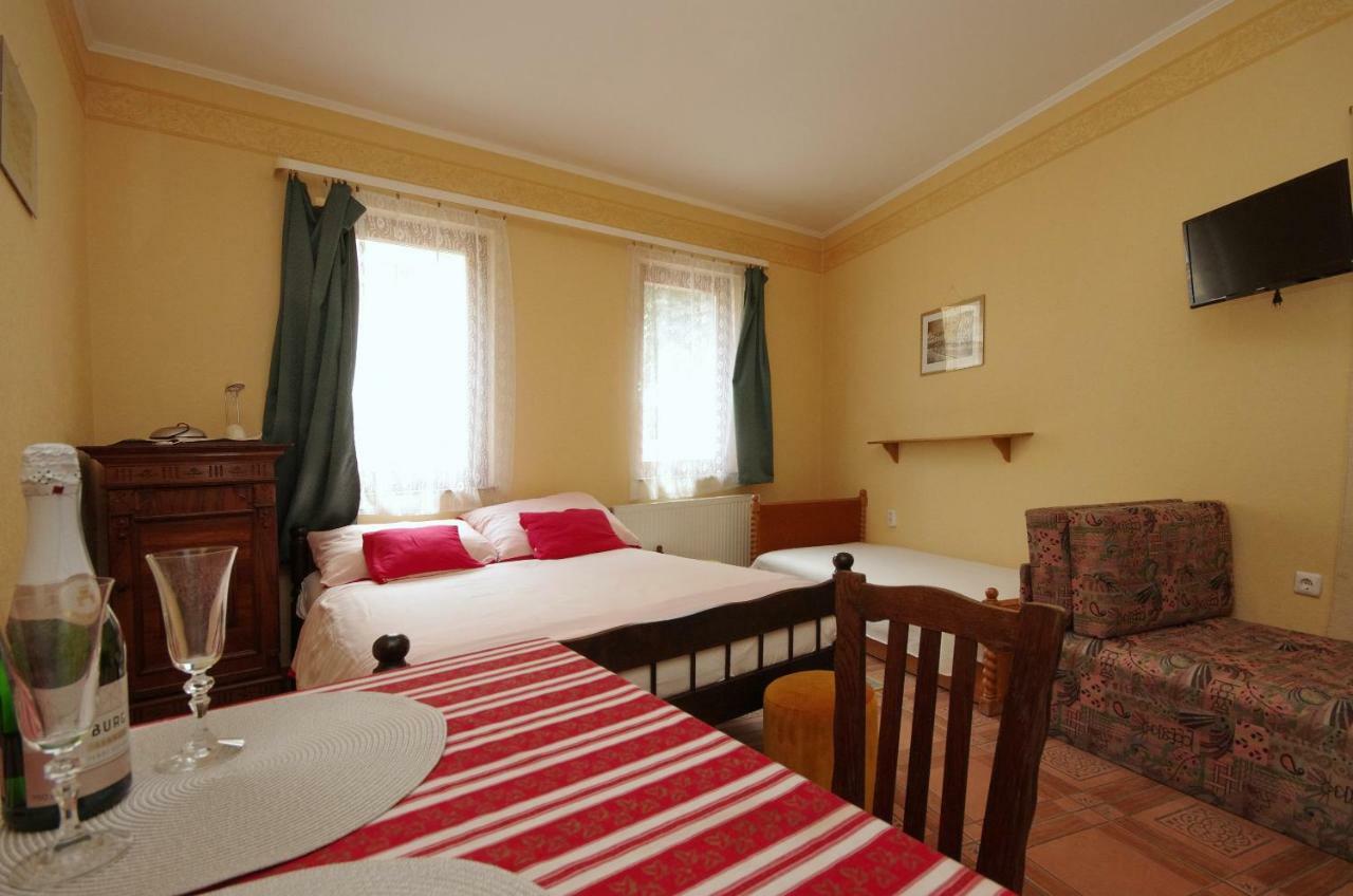 Burg Apartman Дьюла Екстер'єр фото