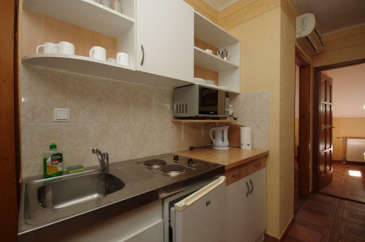 Burg Apartman Дьюла Екстер'єр фото