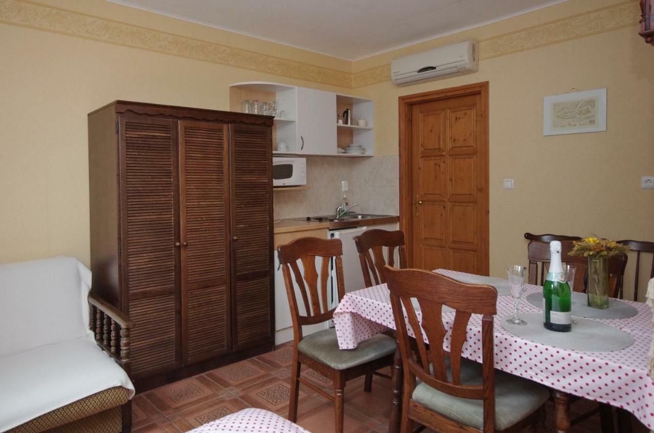 Burg Apartman Дьюла Екстер'єр фото